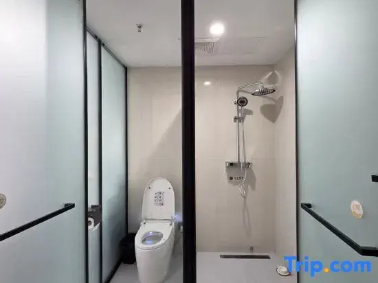 Kaibin Meiju Hotel (Chengdu East Station Huaishudian Subway Station)