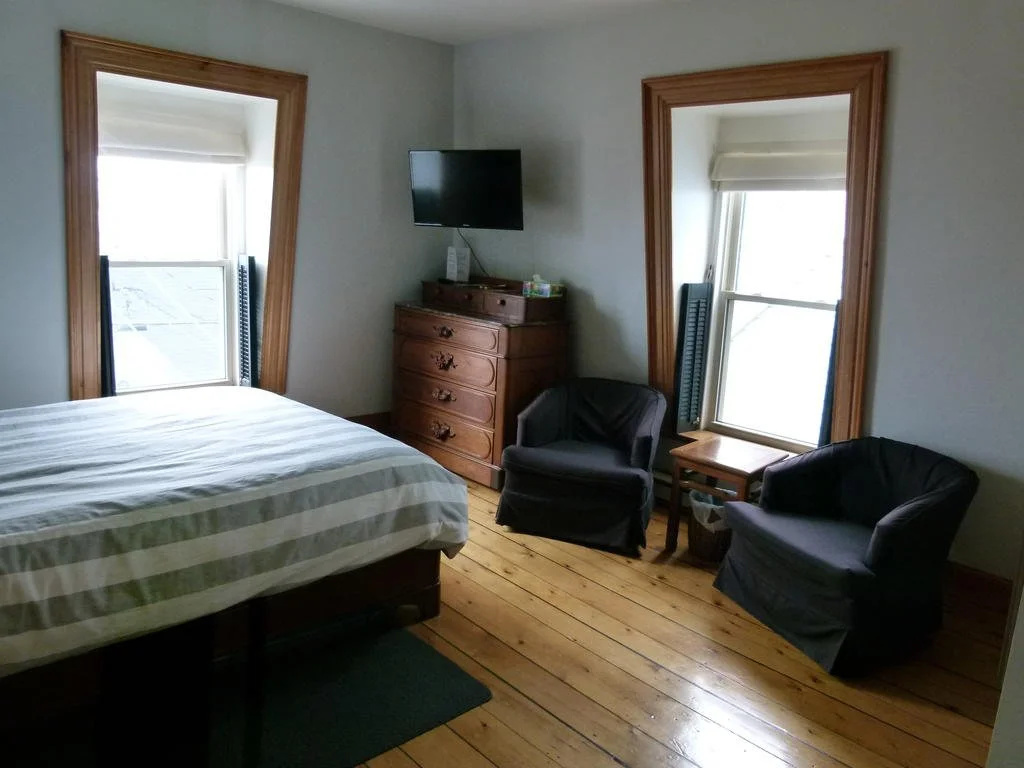Sail Inn Lunenburg