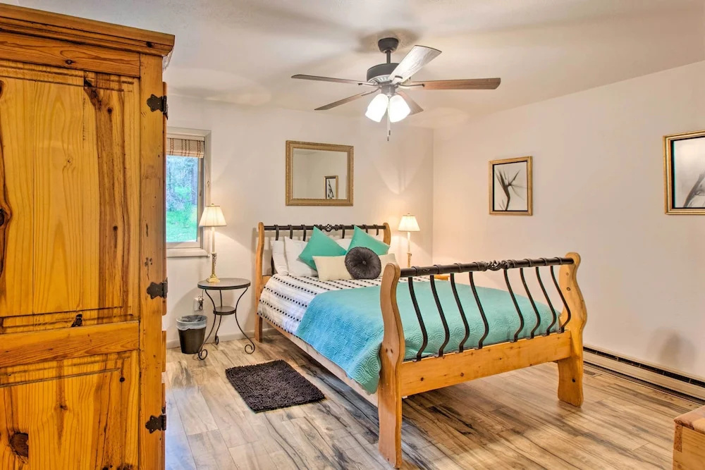 Angel Fire Cabin: Hot Tub, Fire Pit & Trail Access
