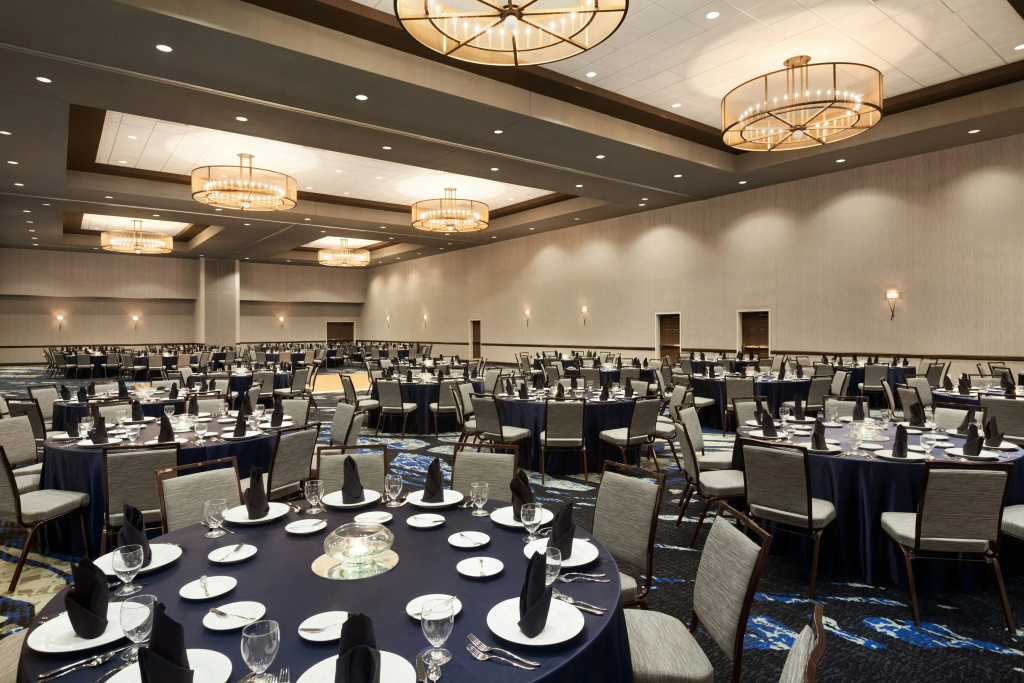 Embassy Suites by Hilton San Antonio Brooks Hotel & Spa