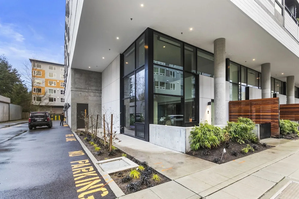Airy and Open Corner Loft - 92 Walkscore