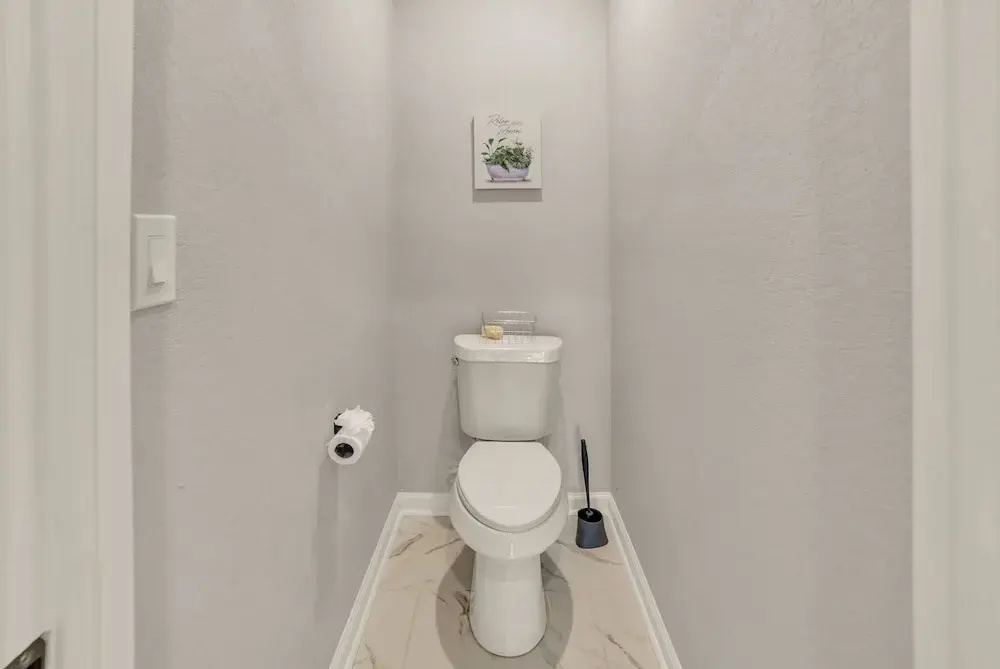 Spacious & Homey 4br/3ba W/amenities Near Downtown