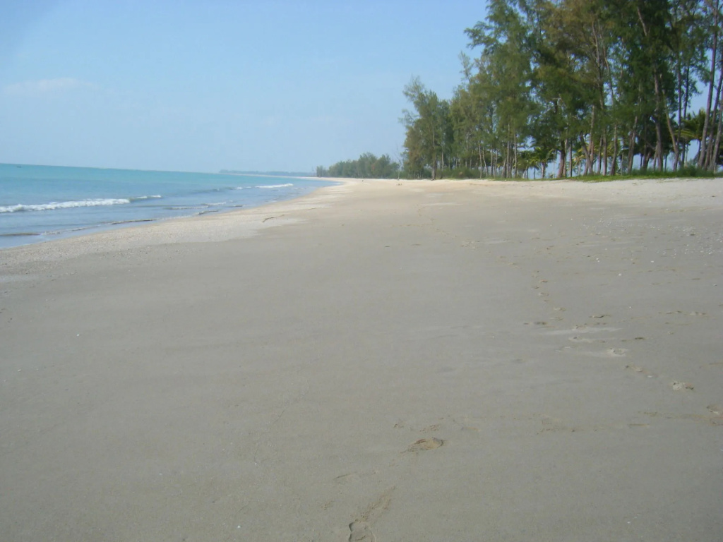 Pranee Beach Bungalows