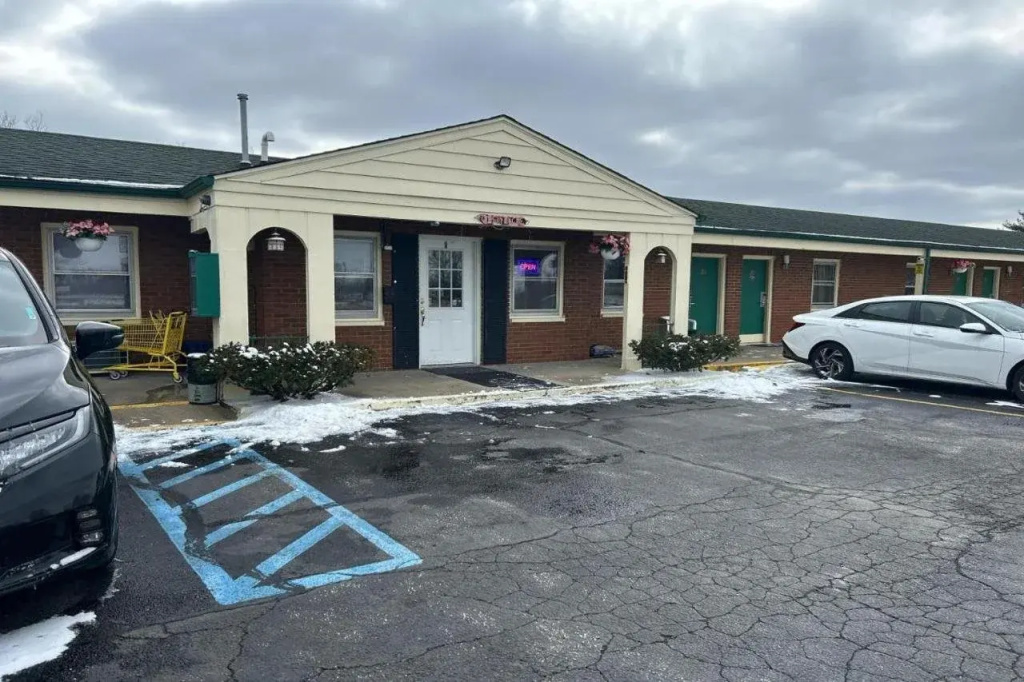 Hillcrest Motel by Oyo Aurora near Lawrenceburg