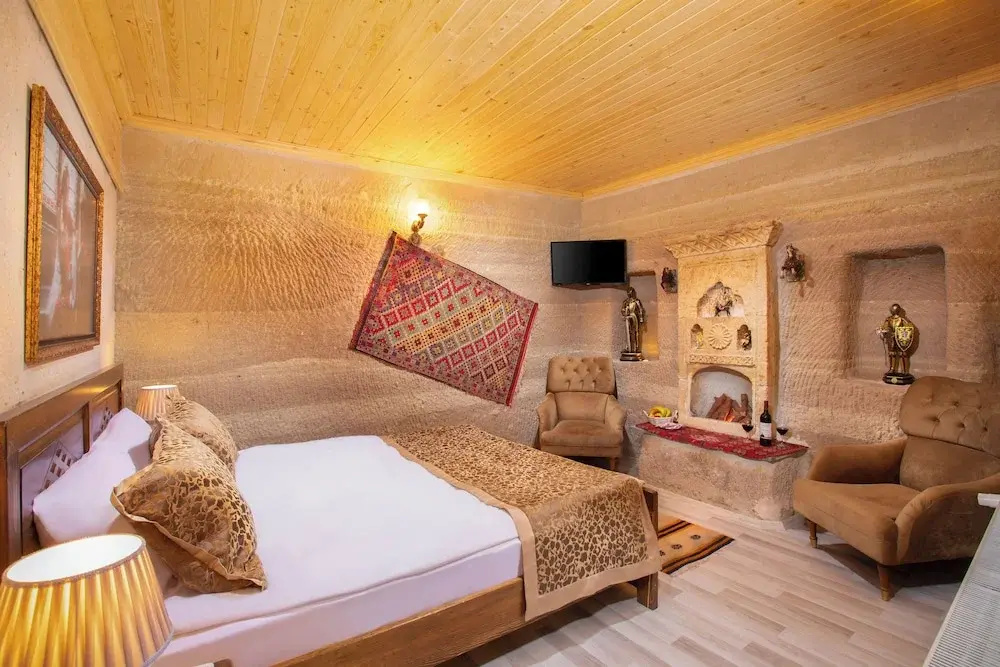 Sarnich Cave Suites