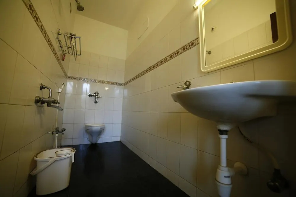 OYO 1456 Hotel Raj Classic Inn