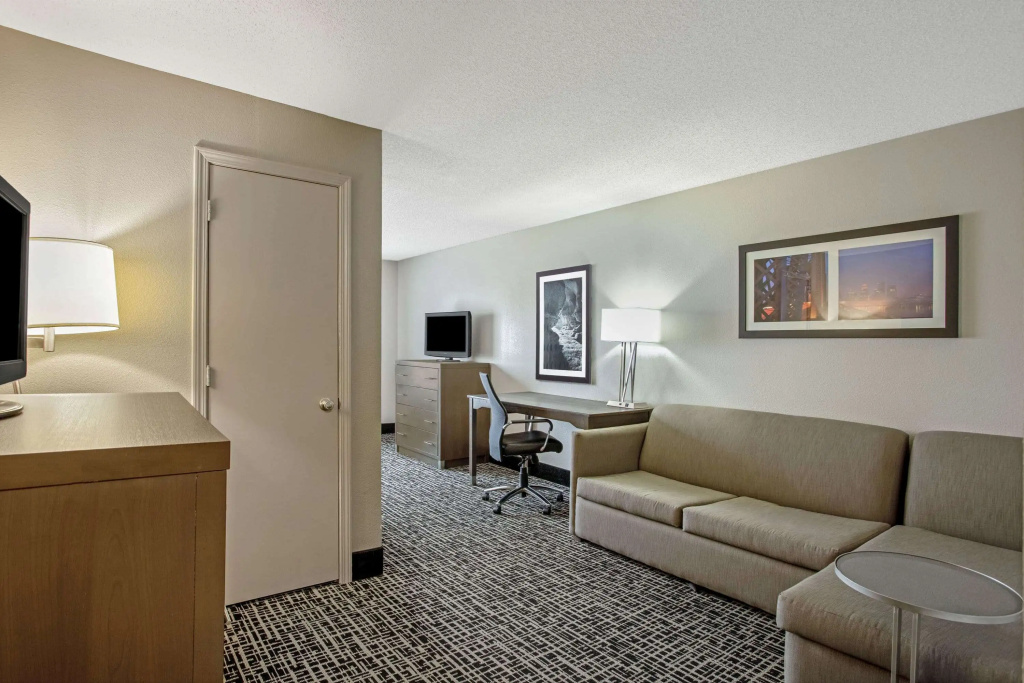 La Quinta Inn & Suites by Wyndham Hopkinsville