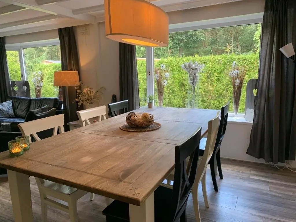 78 m2 double chalet - SAUNA -bubbel HOTTUB veranda-woods--big outdoor woodstove-BBQ