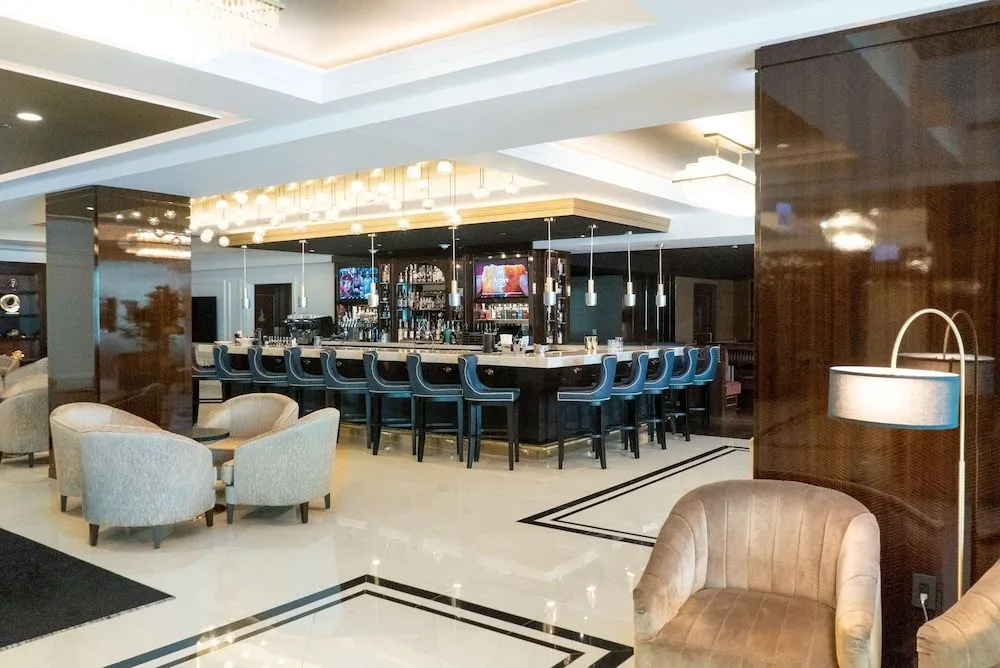 The LaSalle Chicago, Autograph Collection