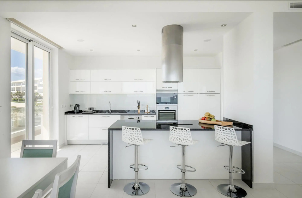 5 Beach View Apartment in Porto de Mos 150 metres from the beach!
