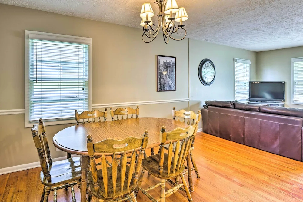 Family-friendly Omaha Home ~ 5 Mi to Dtwn!