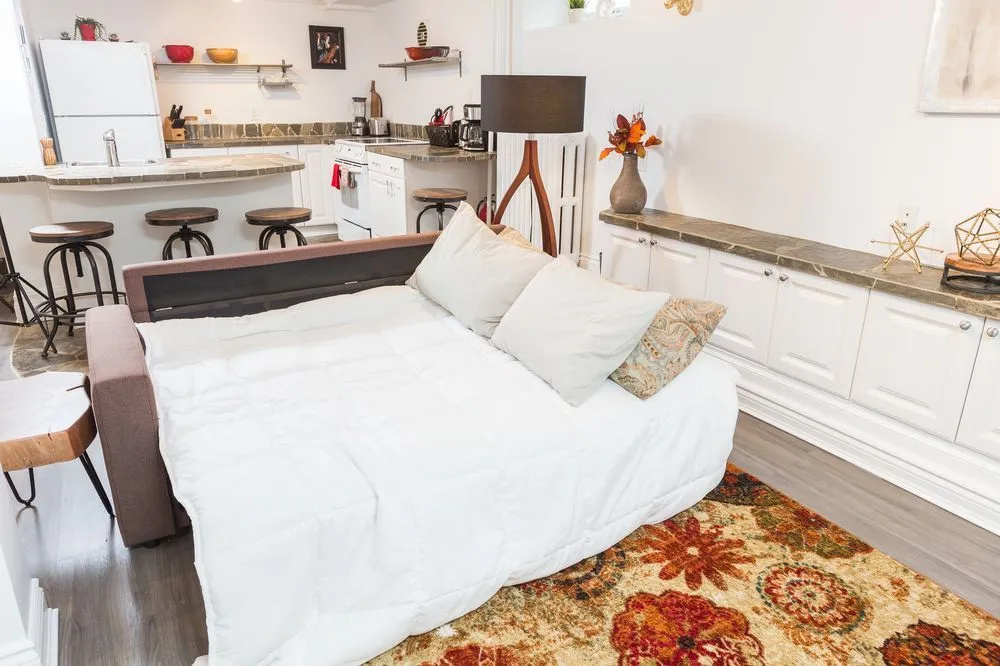 Applewood Suites - Bloor & Spadina