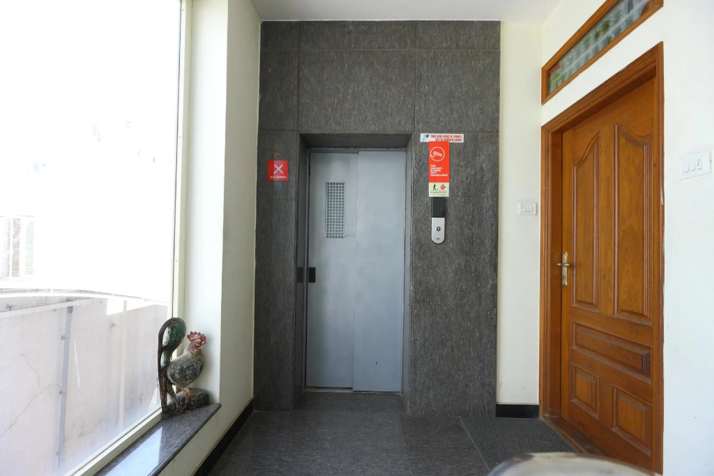 OYO Silverkey 77698 Kings Court Near Rela Balaji Hospital