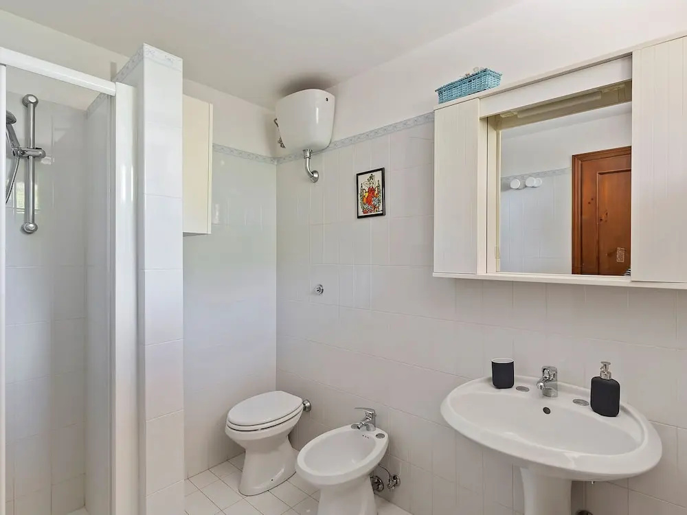 Delightful Villa in Varano with Fireplace