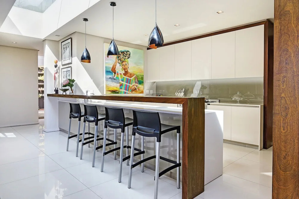 Luxury 5-star Private 4-bed Villa With Pool and Views Close to Camps Bay Beach