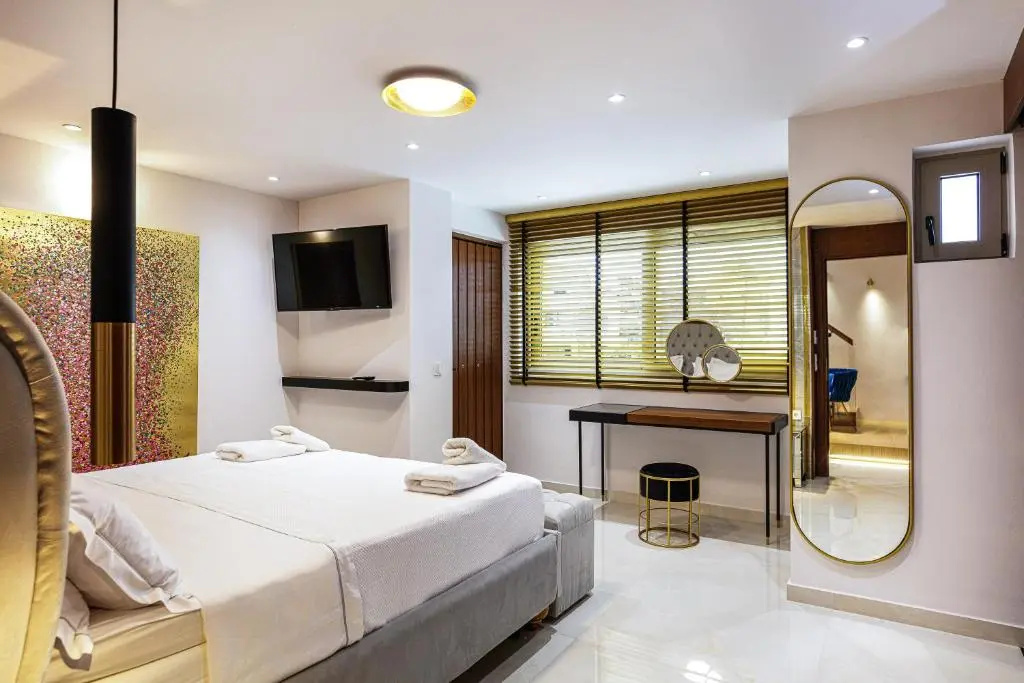 Sapphire Shores- Beachfront Retreat Zillion Villa by etouri