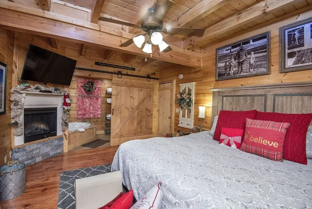 Liam's Retreat - 2 Bedroom with GameRoom just minutes away from Pigeon Forge 2 Cabin by RedAwning