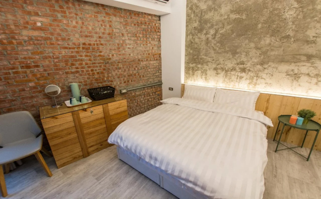 Yiyue Guanhe Homestay 倚月觀荷民宿
