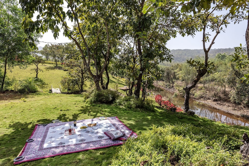 CosmicStays Lazy River Cottage-Stargazers Paradise