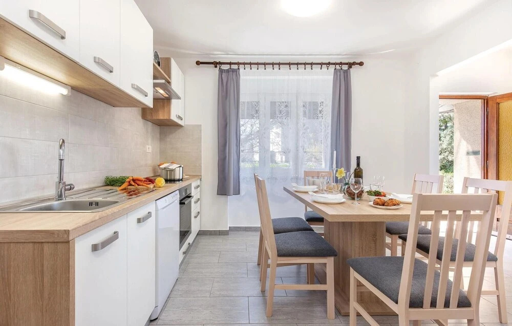 Awesome Home In Skrljevo With Wifi