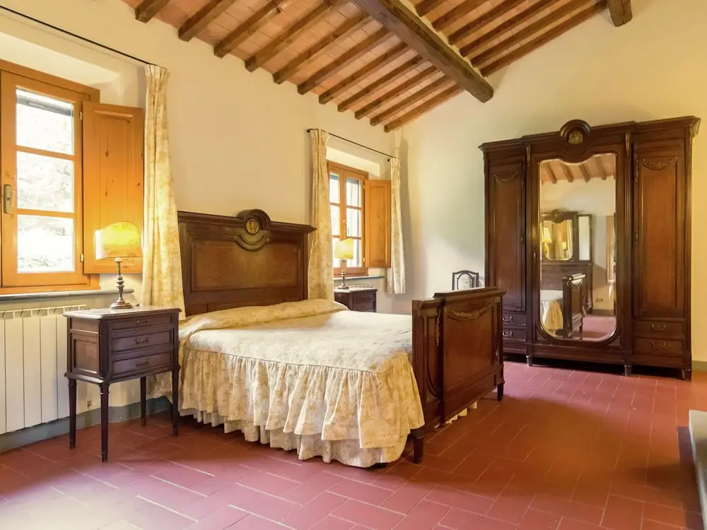 A Beautiful Tuscan Farmhouse and a Large Swimming Pool and Relaxing