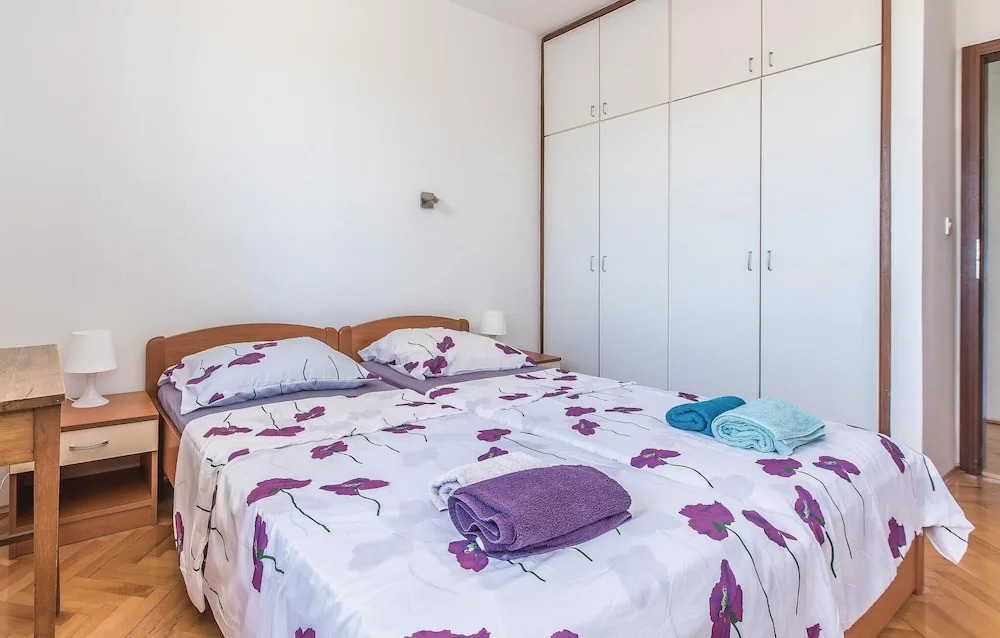 Stunning Home in Tribunj-sovlje With Wifi and 6 Bedrooms