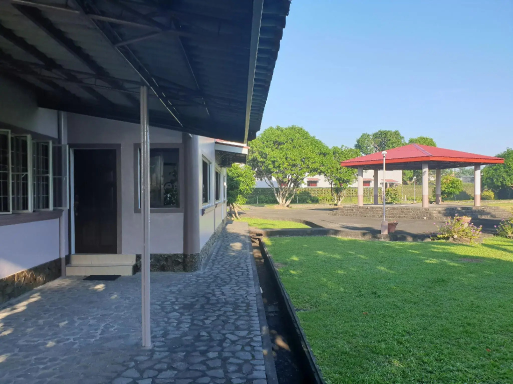 Mayon View Garden Apartelle & Restaurant