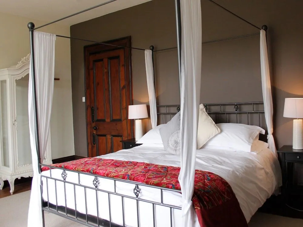 Costislost House