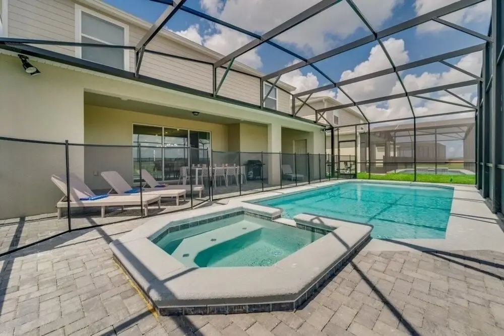 Jennifer's Luxury Windsor Island Vacation Home 10 Bedroom Home by Redawning