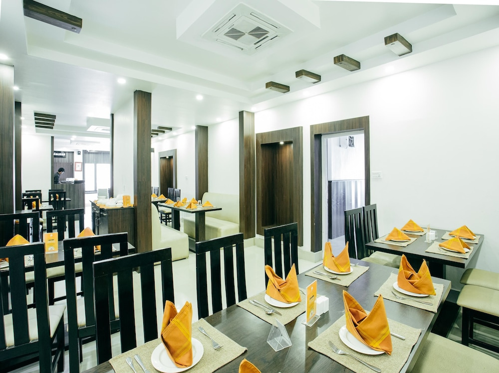 OYO 11474 Gangaur Regency Boutique Hotel