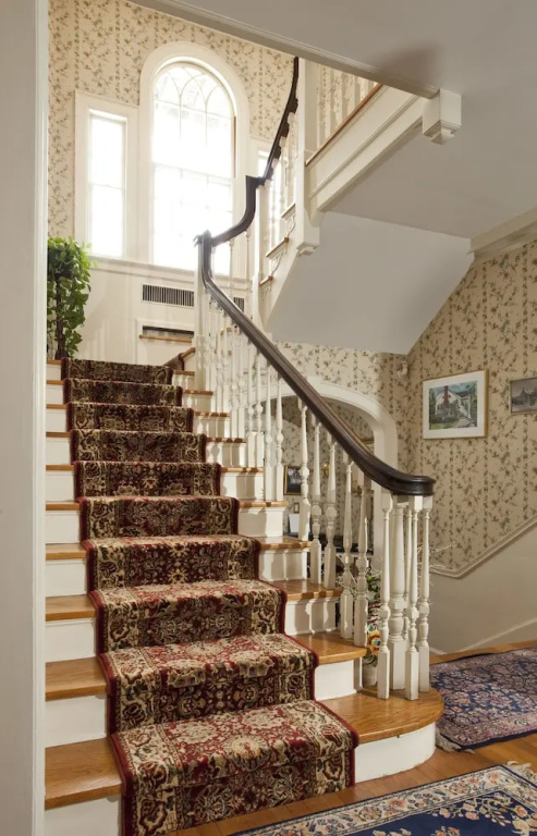 Applegate Inn