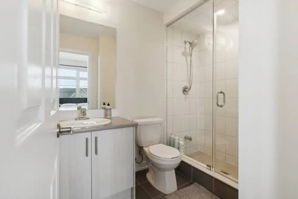 A Brand New 4BR Townhouse in Thorold Retreat