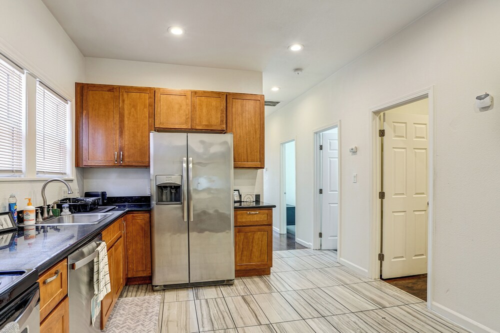 Spacious & Central! Pet-friendly Emeryville Home
