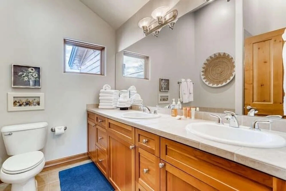 Private Hot Tub, Mountainscape Chalet! Family Paradise! 2 Bedroom Home by RedAwning