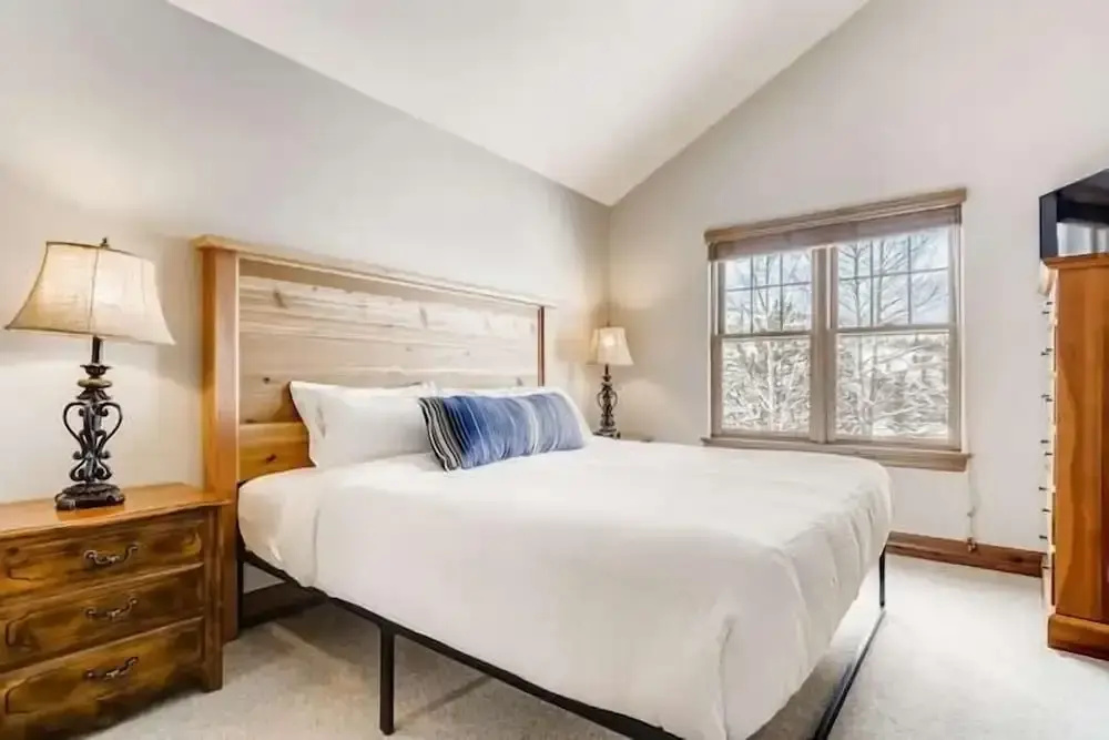Private Hot Tub, Mountainscape Chalet! Family Paradise! 2 Bedroom Home by RedAwning