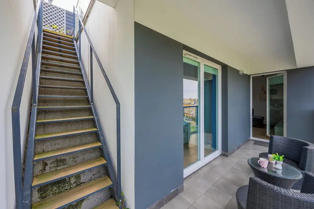 Apartment With Terrace by Renters