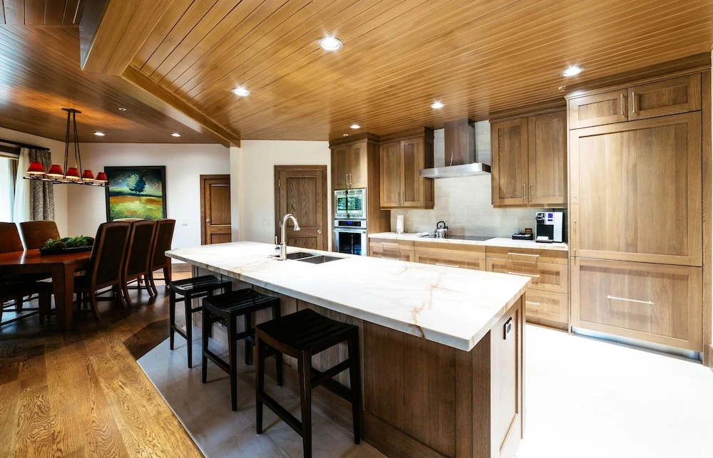 Luxury Two Bedroom Corner Suite with Mountain Views
