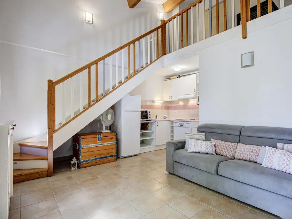 Family Villa Near Lac de Jouarres