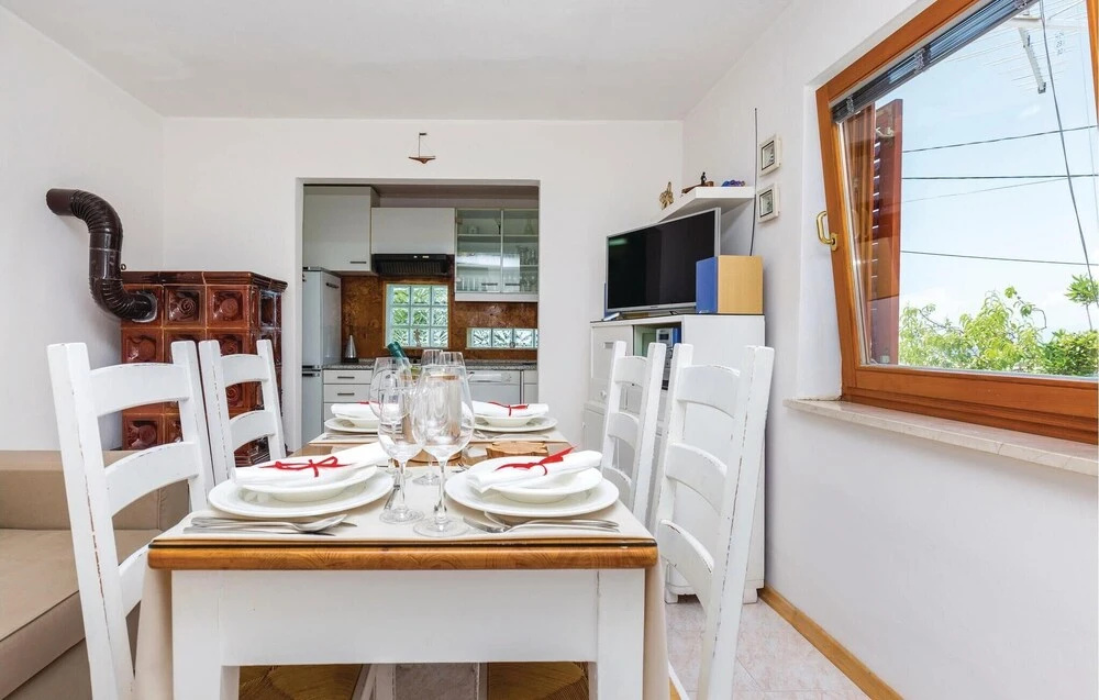 2 Bedroom Awesome Home In Jadranovo