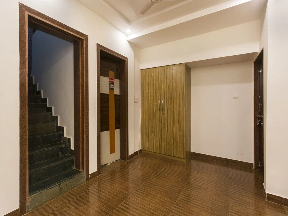 OYO 9906 Hotel Hill Top House