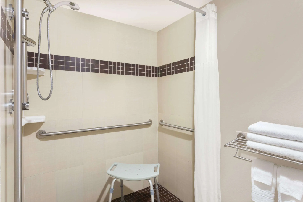 Super 8 by Wyndham Ellenton Bradenton Area