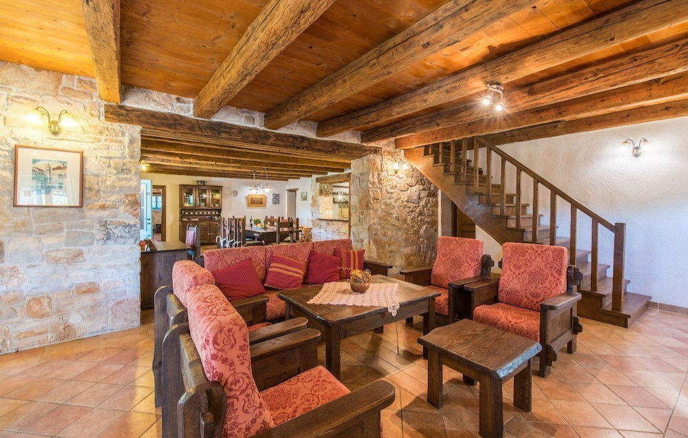 Authentic Villa in Tinjan With Private Pool