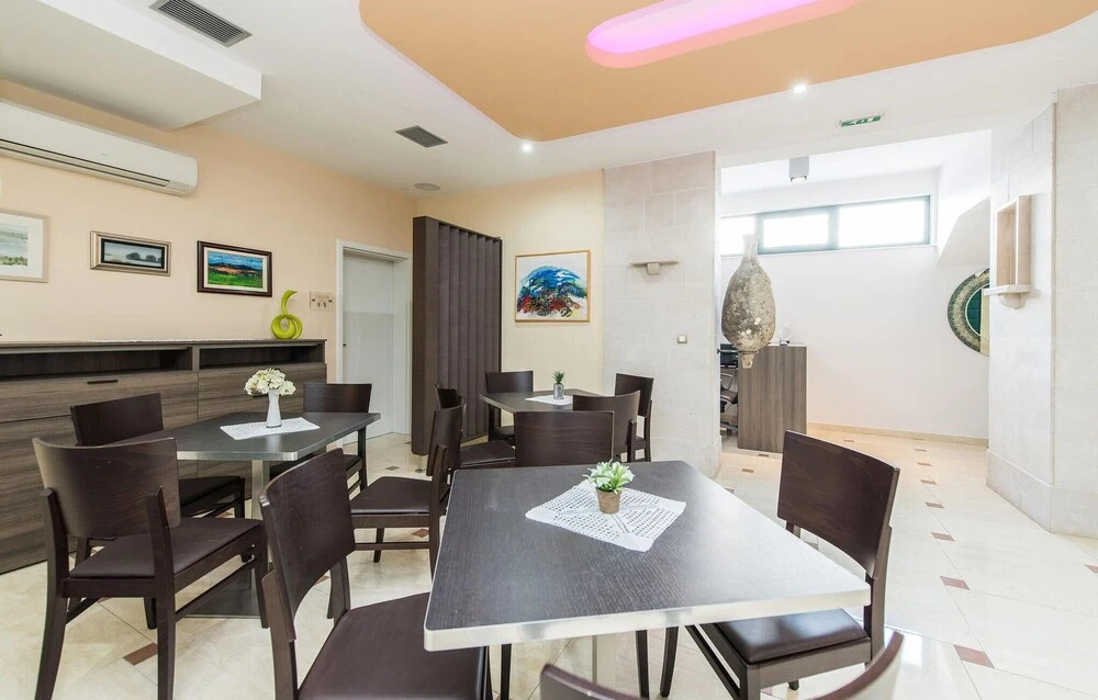 2 Bedroom Nice Home In Novalja