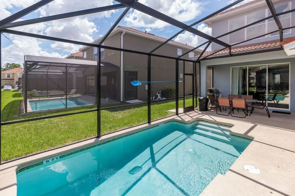 Paradise Palms - 2957 Beach Palm Avenue