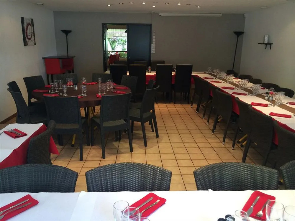 Logis Hotel Lons-le-Saunier - Restaurant Le Grill