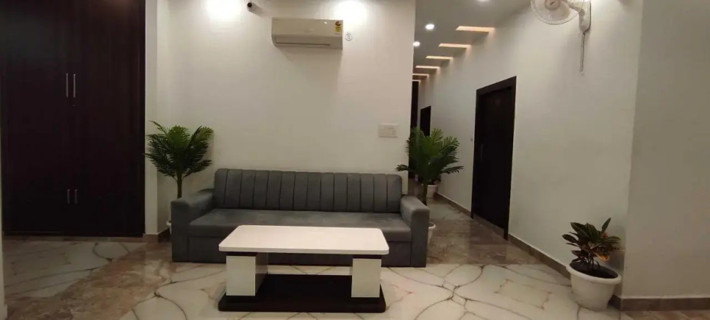 OYO 701490 Hotel Sharma Ji Inn