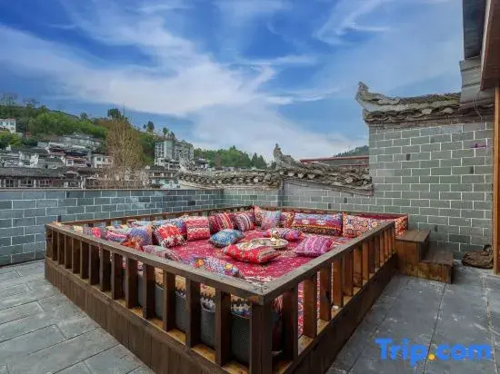 Cloud Hidden Retreat Boutique Riverside Inn (Fenghuang Ancient Town Tuojiang Branch)