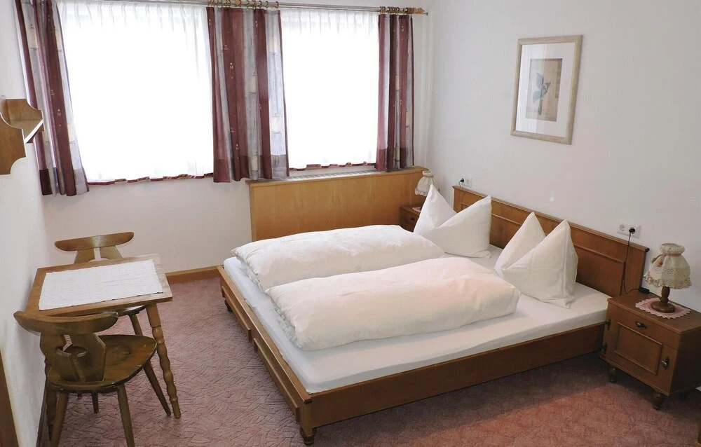 Stunning Apartment in Schnann With 2 Bedrooms and Wifi