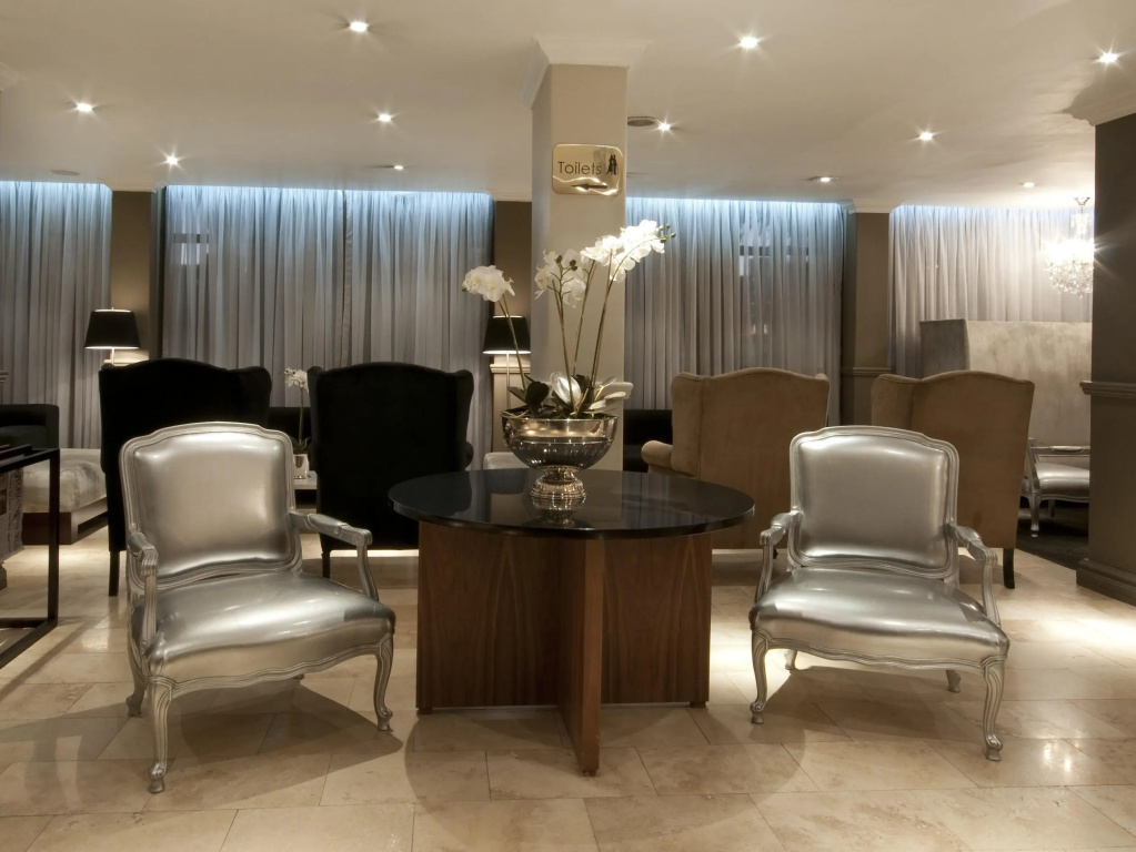 Manhattan Hotel