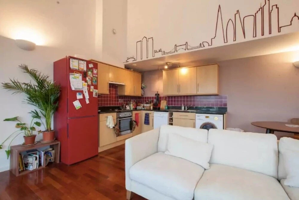 Spacious 2BR Home in Surrey Quays W/terrace